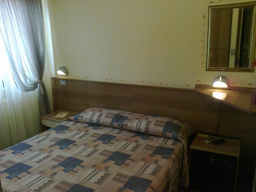 Hotel Belvedere Сирмионе Номер фото